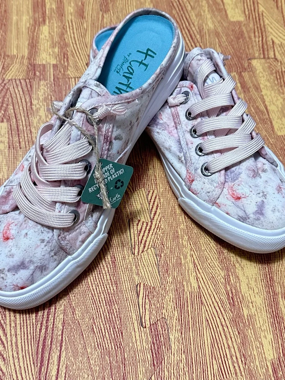 Women's Floral Canvas Slip-On Sneakers - Pink
